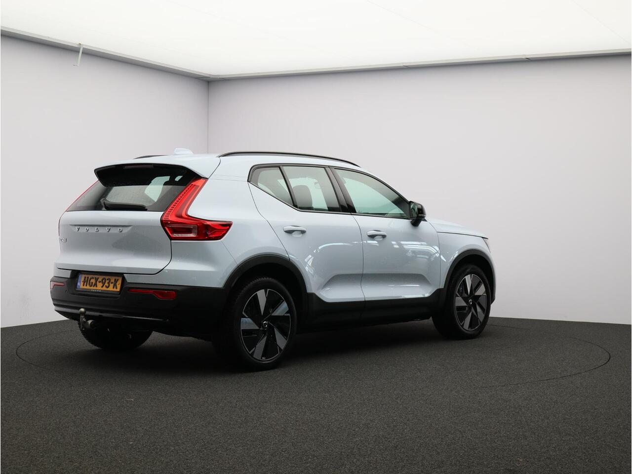 Volvo EX40 Single Motor Extended Range Plus 82 kWh / Trekhaak / Stoel+stuurwielverwarming