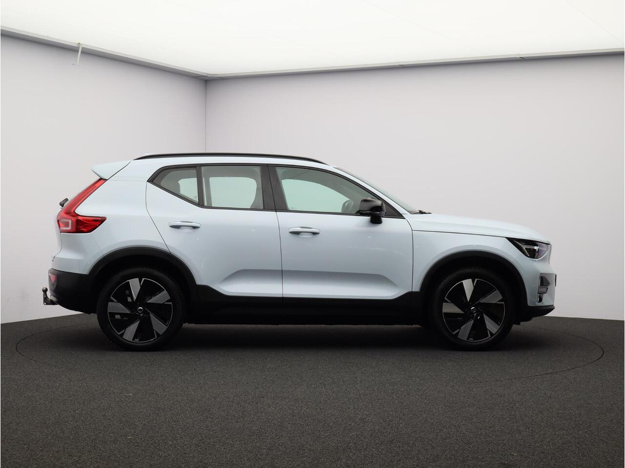 Volvo EX40 Single Motor Extended Range Plus 82 kWh / Trekhaak / Stoel+stuurwielverwarming