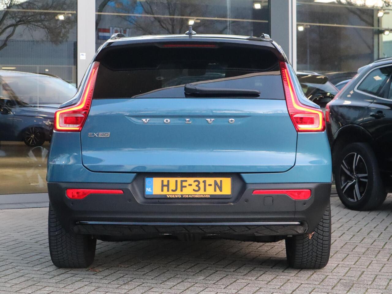 Volvo EX40 Single Motor Extended Range Ultra 82 kWh | Schuif-/ kanteldak| Keyless Entry| 360* Camera| Verwarmbare voorstoelen| Stuurwielverwarming|