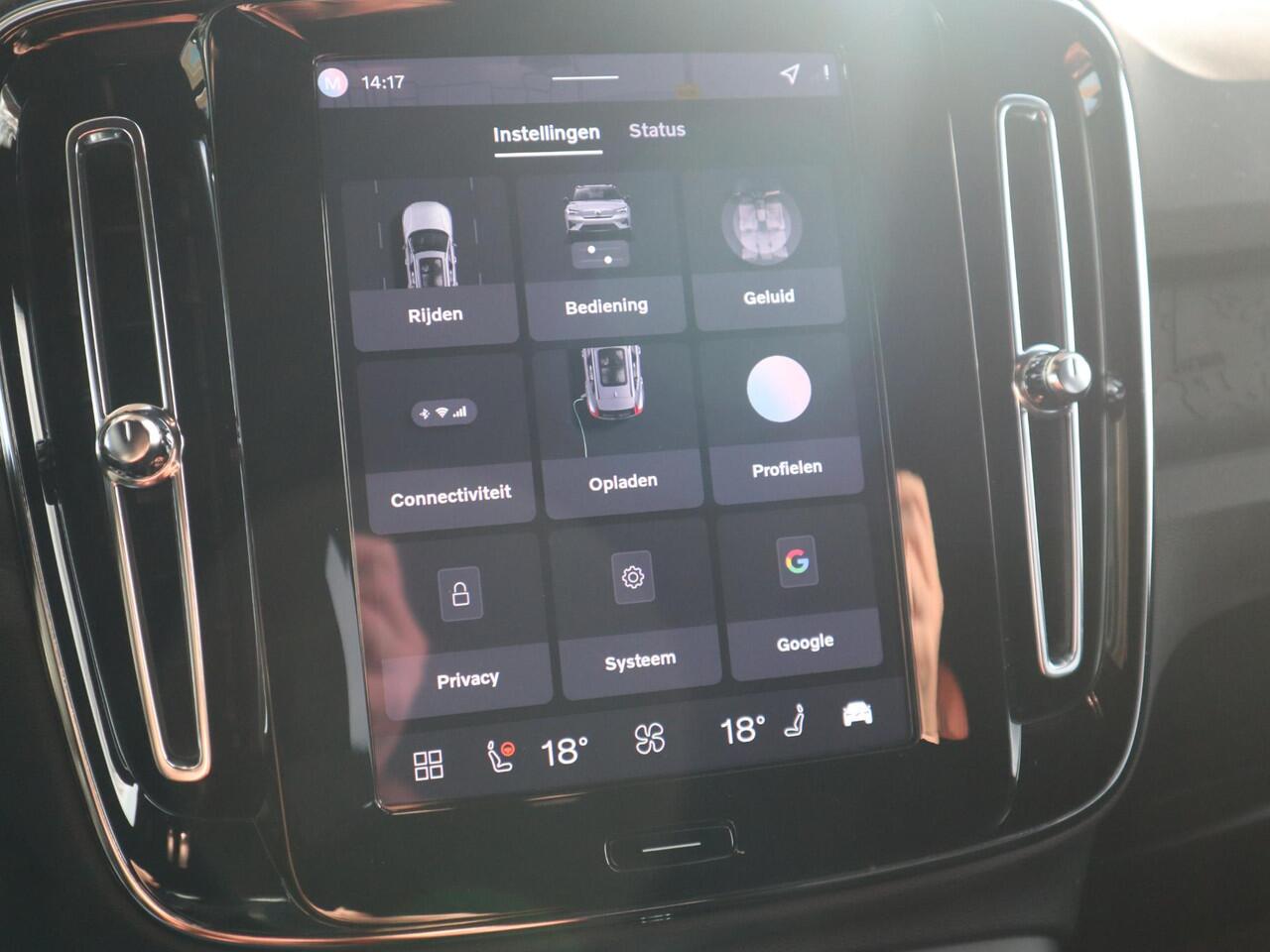 Volvo EX40 Single Motor Extended Range Business Ed. 82 kWh | Harman Kardon audiosysteem| Extra getint glas achter| Verwarmbare voorstoelen| Stuurwielverwarming|