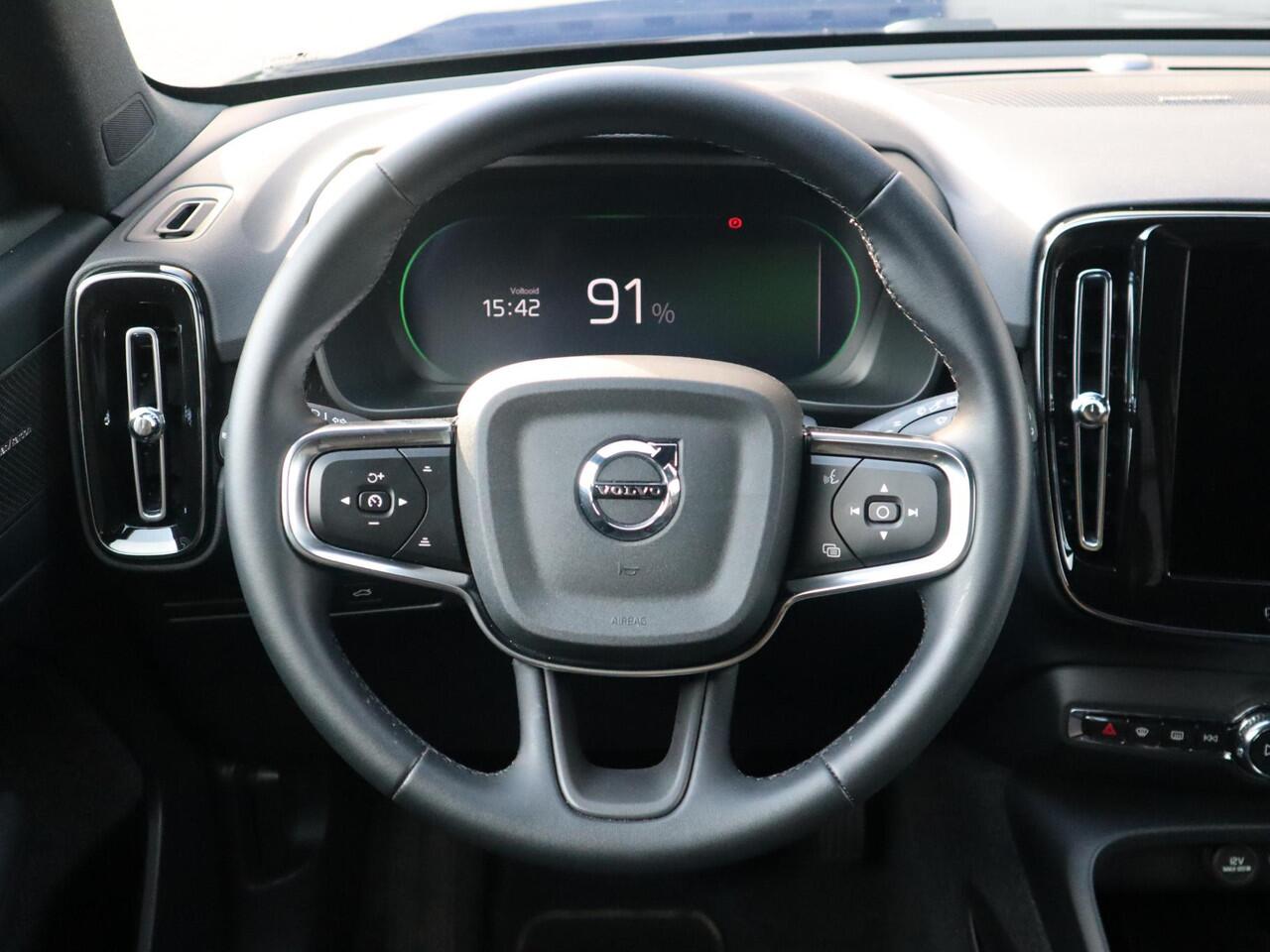 Volvo EX40 Single Motor Extended Range Business Ed. 82 kWh | Harman Kardon audiosysteem| Extra getint glas achter| Verwarmbare voorstoelen| Stuurwielverwarming|