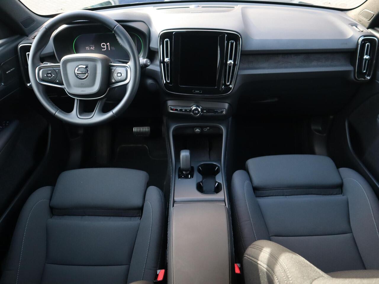 Volvo EX40 Single Motor Extended Range Business Ed. 82 kWh | Harman Kardon audiosysteem| Extra getint glas achter| Verwarmbare voorstoelen| Stuurwielverwarming|