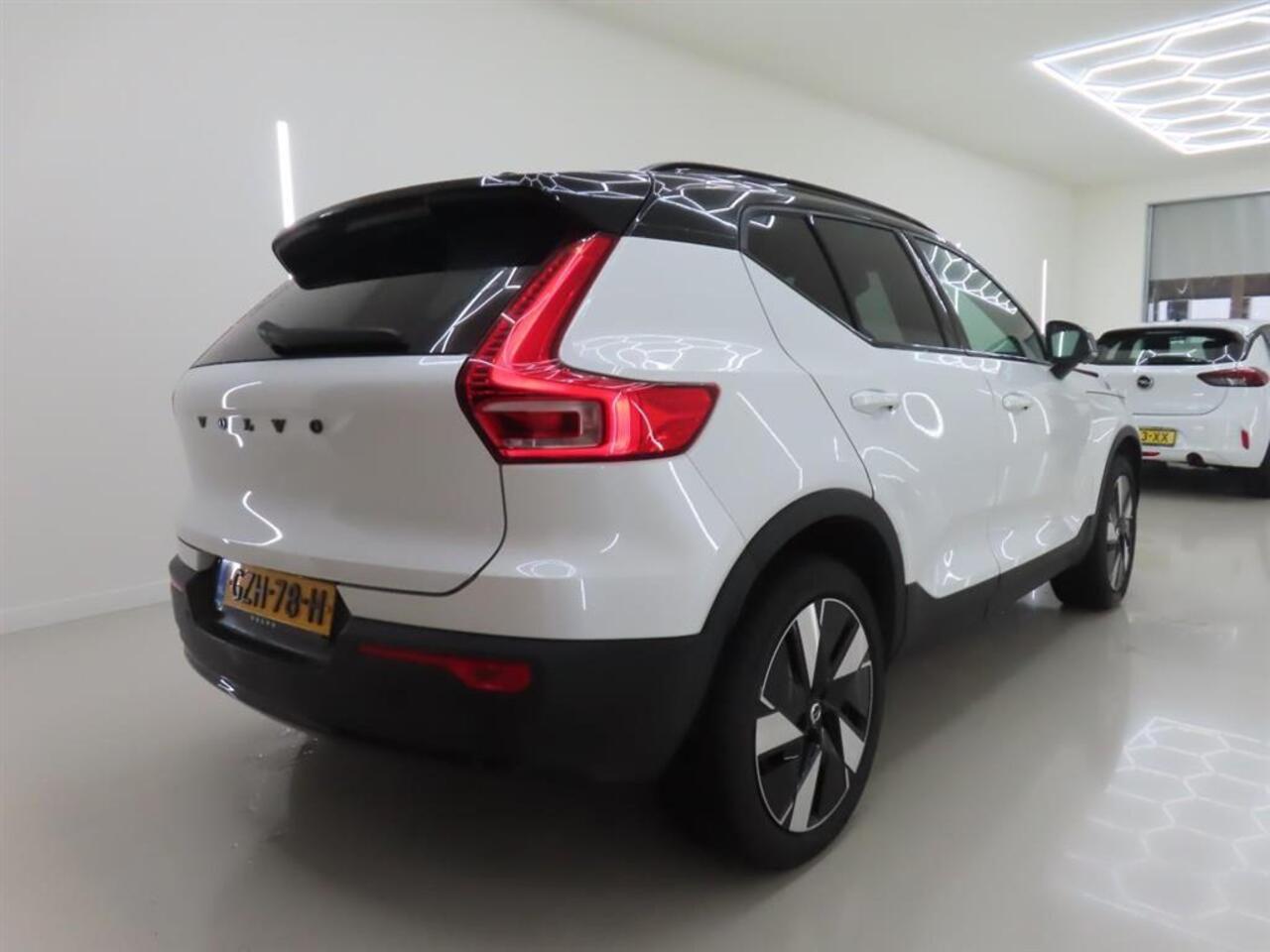 Volvo EX40 Single Motor Extended Range Ultra 82 kWh 17% Bijtelling | Panorama-schuifdak | PBlis | Adaptieve Cruise controle | Google | Stuur + Stoel verwarming | 360° Camera | VOL