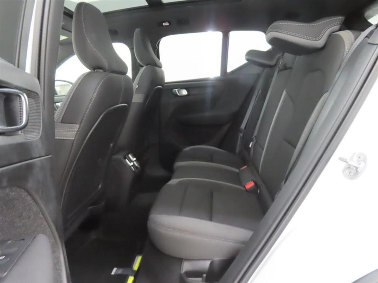 Volvo EX40 Single Motor Extended Range Ultra 82 kWh 17% Bijtelling | Panorama-schuifdak | PBlis | Adaptieve Cruise controle | Google | Stuur + Stoel verwarming | 360° Camera | VOL