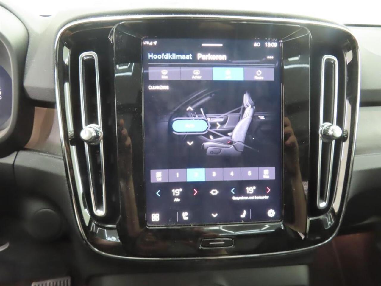 Volvo EX40 Single Motor Extended Range Ultra 82 kWh 17% Bijtelling | Panorama-schuifdak | PBlis | Adaptieve Cruise controle | Google | Stuur + Stoel verwarming | 360° Camera | VOL