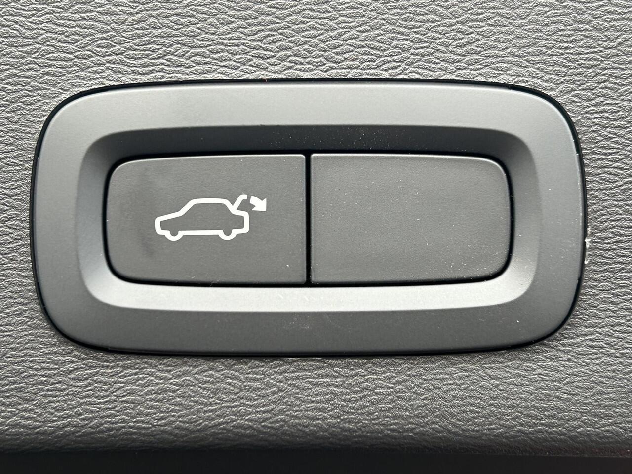 Volvo EX40 Single Motor Extended Range Business Ed. 82 kWh Climate Line / Versatility Line / All season banden