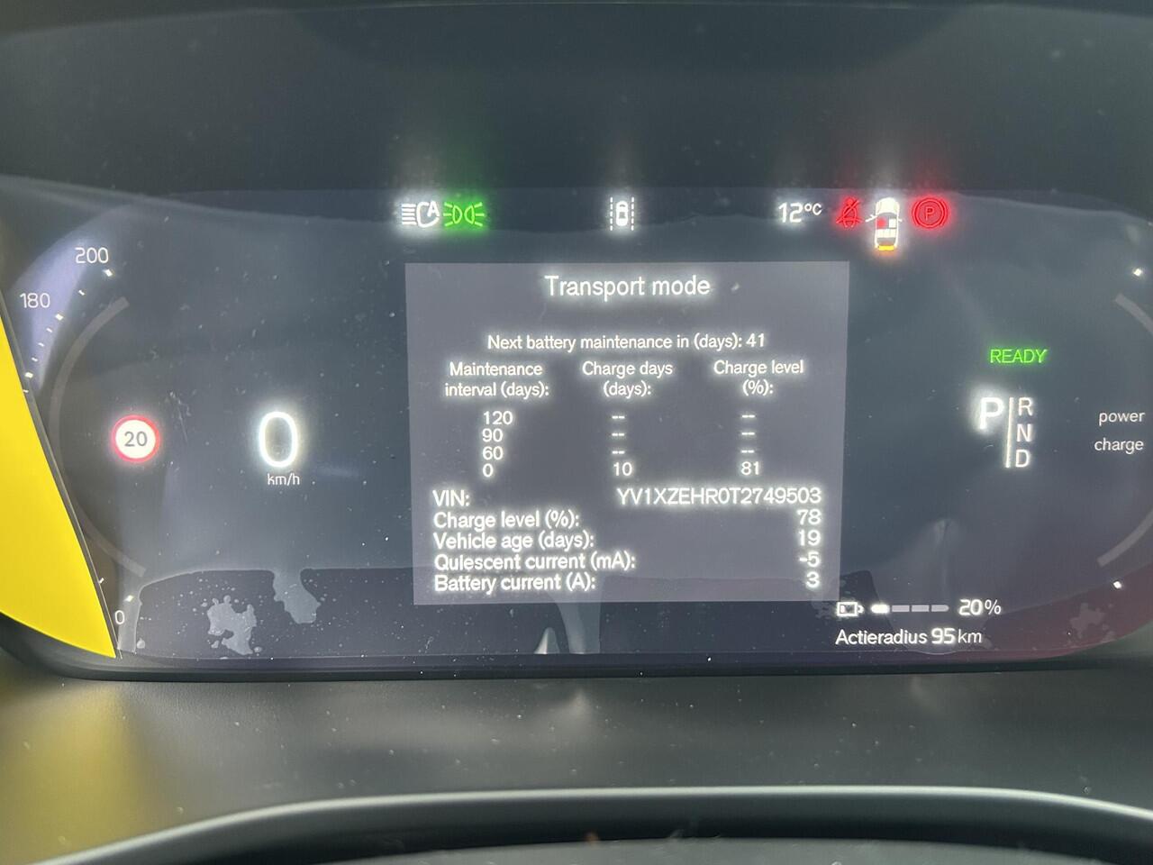 Volvo EX40 Single Motor Extended Range Business Ed. 82 kWh Climate Line / Versatility Line / All season banden