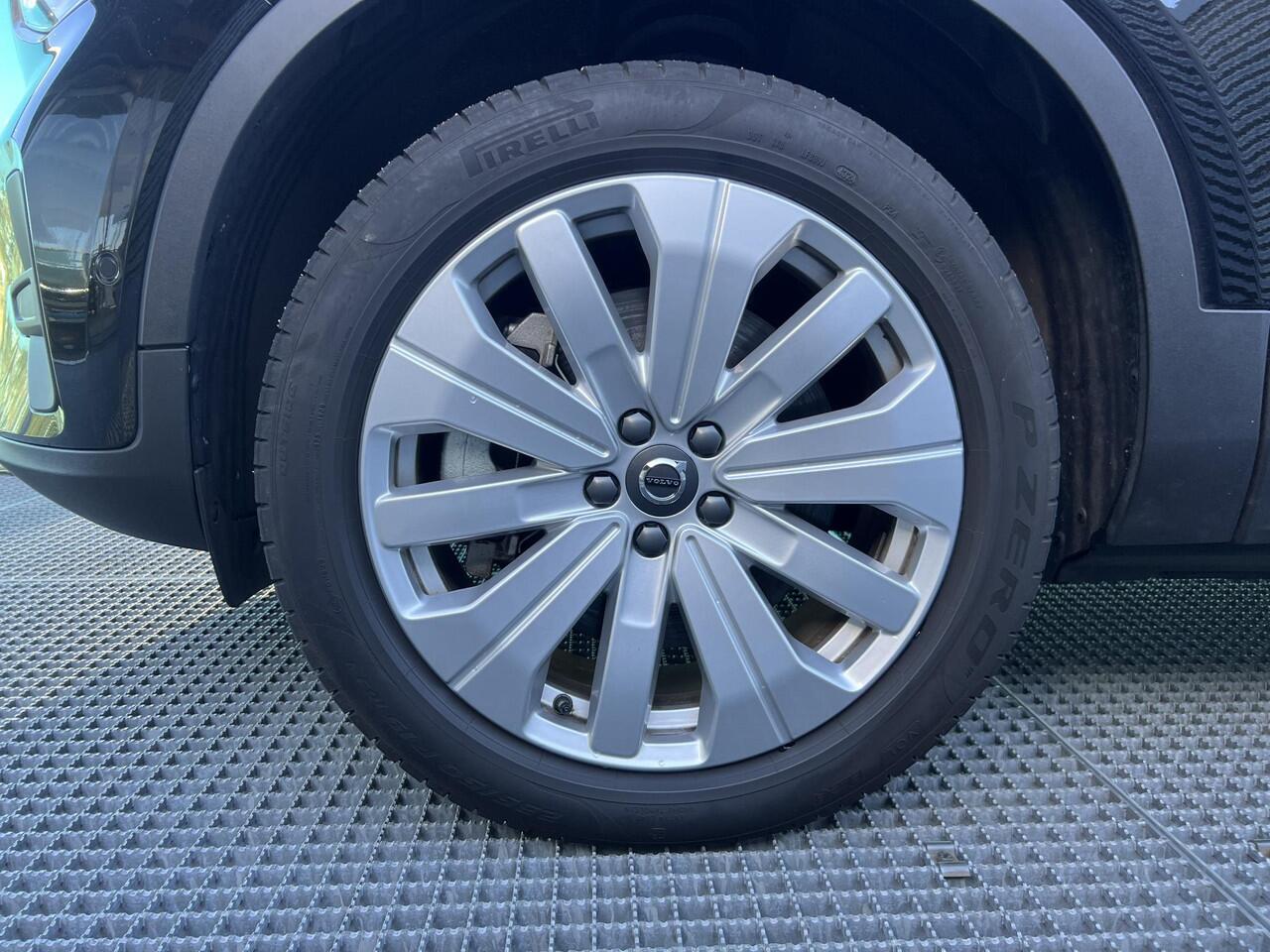 Volvo EX40 Single Motor Extended Range Business Ed. 82 kWh Parkeer camera, Verwarmde stoelen voor, Verwarmd stuurwiel, Extra getint glas, Trekhaak semi elektrisch