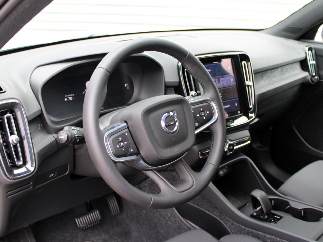 Volvo EX40 Single Motor Extended Range Business Edition Automaat / 360* camera / Privacy Glass / 19" velgen / Driver Awareness