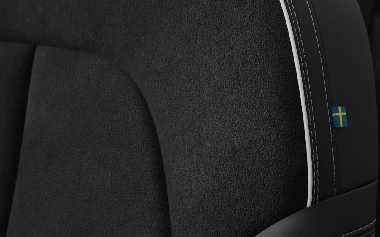 Volvo EX40 Single Motor Extended Range Plus 82 kWh / Panoramadak / Harman Kardon / 360 camera / Microtech/Nubuck / 20'' 5-Spaaks Black Diamond Cut