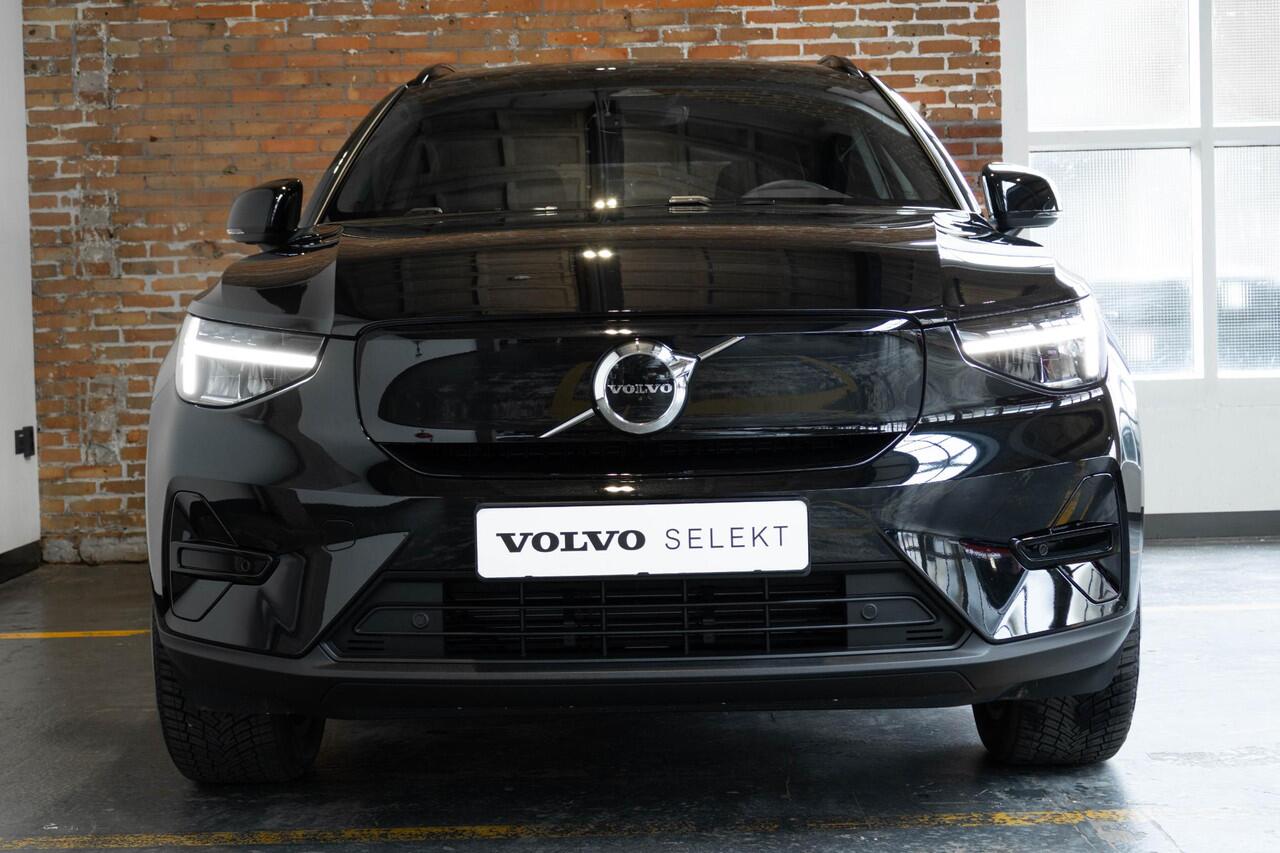 Volvo EX40 Single Motor Extended Range Plus 82 kWh | Verwarmbare voorstoelen+stuurwiel | Premium audio by Harman Kardon | Apple carplay/Android auto | Adaptive Cruise Control | Rondom zichtcamera | Warmtepomp | Parkeersensoren voor + achter