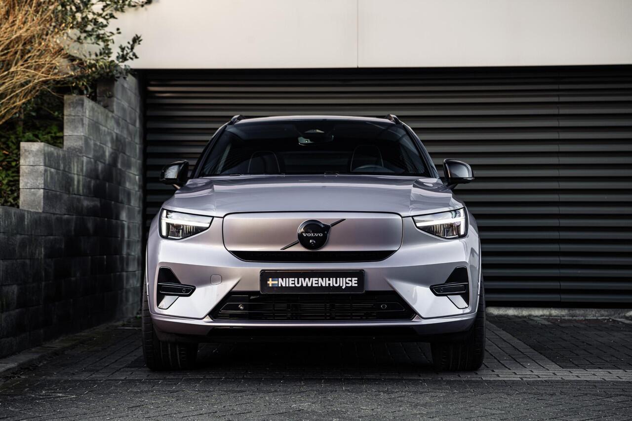 Volvo EX40 Single Motor Extended Range Ultra 82 kWh | Adaptieve Cruise Control | 22" Velgen | Black Pack | Trekhaak | Heico | Schuif/Kanteldak | Stoel + Stuurverwarming | Harman Kardon Audio | Extra Getint Glas Achter |