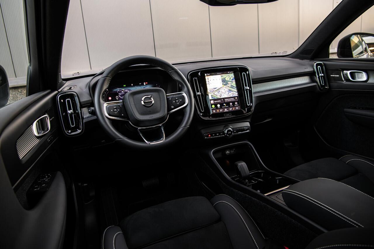 Volvo EX40 Single Motor Extended Range Ultra 82 kWh | Adaptieve Cruise Control | 22" Velgen | Black Pack | Trekhaak | Heico | Schuif/Kanteldak | Stoel + Stuurverwarming | Harman Kardon Audio | Extra Getint Glas Achter |