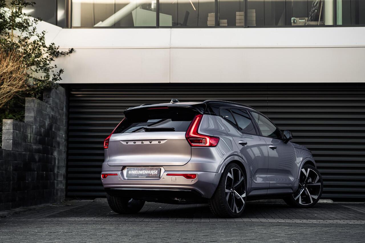 Volvo EX40 Single Motor Extended Range Ultra 82 kWh | Adaptieve Cruise Control | 22" Velgen | Black Pack | Trekhaak | Heico | Schuif/Kanteldak | Stoel + Stuurverwarming | Harman Kardon Audio | Extra Getint Glas Achter |