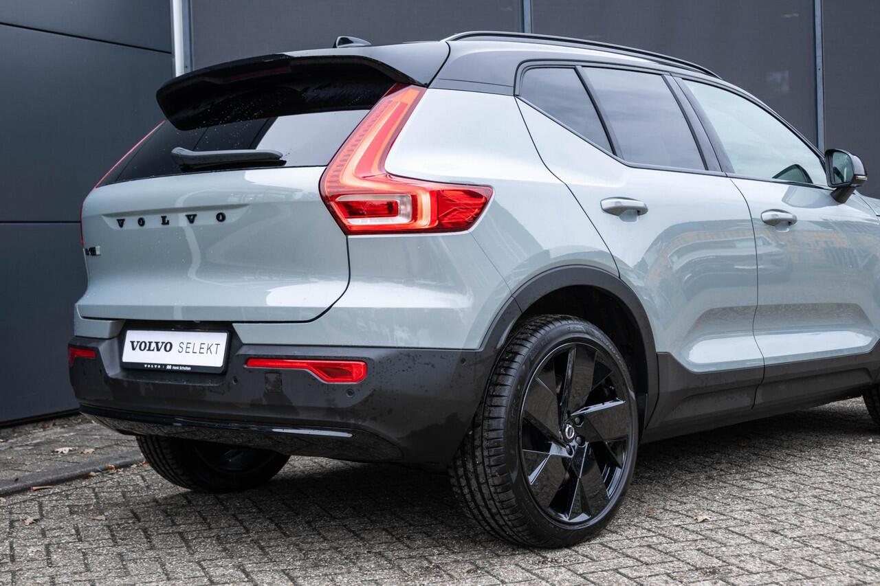 Volvo EX40 Single Motor Extended Range Ultra Black Ed. 82 kWh | Panoramadak | 17% bijtelling | Verwarmbare voorstoelen+stuurwiel | Premium audio by Harman Kardon | Rondom zichtcamera | Warmtepomp | 20 inch Lichtmetalen velgen | Alarmklasse 3