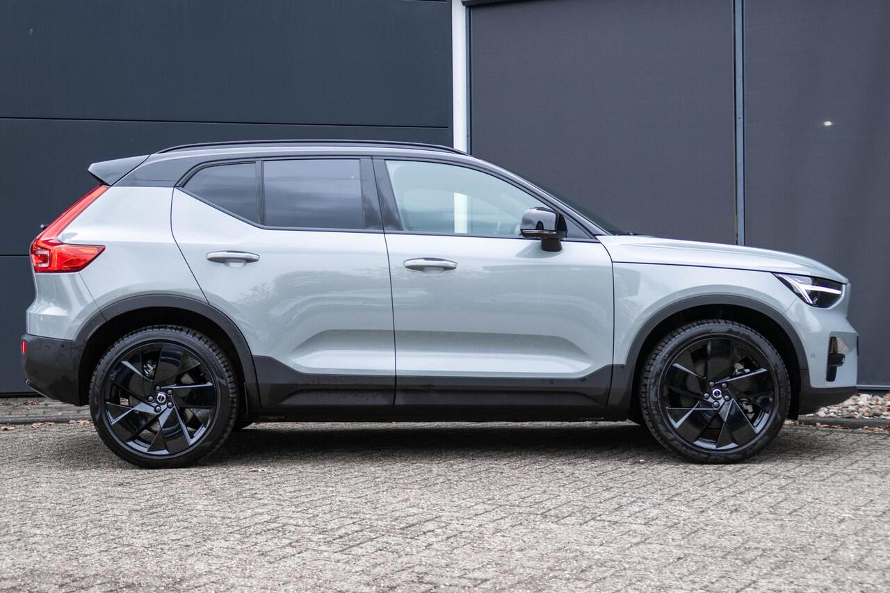 Volvo EX40 Single Motor Extended Range Ultra Black Ed. 82 kWh | Panoramadak | 17% bijtelling | Verwarmbare voorstoelen+stuurwiel | Premium audio by Harman Kardon | Rondom zichtcamera | Warmtepomp | 20 inch Lichtmetalen velgen | Alarmklasse 3