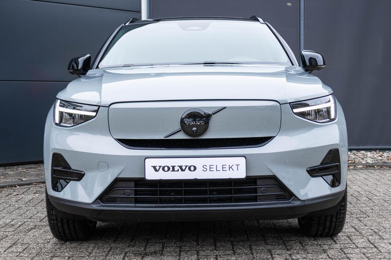 Volvo EX40 Single Motor Extended Range Ultra Black Ed. 82 kWh | Panoramadak | 17% bijtelling | Verwarmbare voorstoelen+stuurwiel | Premium audio by Harman Kardon | Rondom zichtcamera | Warmtepomp | 20 inch Lichtmetalen velgen | Alarmklasse 3