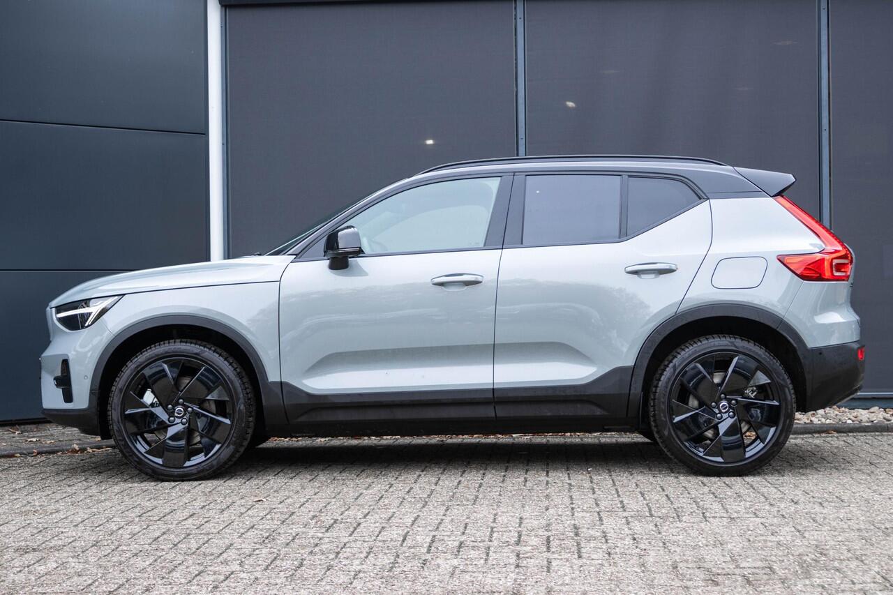 Volvo EX40 Single Motor Extended Range Ultra Black Ed. 82 kWh | Panoramadak | 17% bijtelling | Verwarmbare voorstoelen+stuurwiel | Premium audio by Harman Kardon | Rondom zichtcamera | Warmtepomp | 20 inch Lichtmetalen velgen | Alarmklasse 3