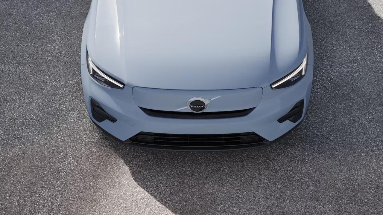 Volvo EX40 Single Motor Extended Range Plus 82 kWh | Direct Leverbaar | Harman Kardon Premium Sound | 360 Graden Camera | Climate Pack | Adaptieve Cruise Control | BLIS | Elektrische Kofferklep | Keyless |