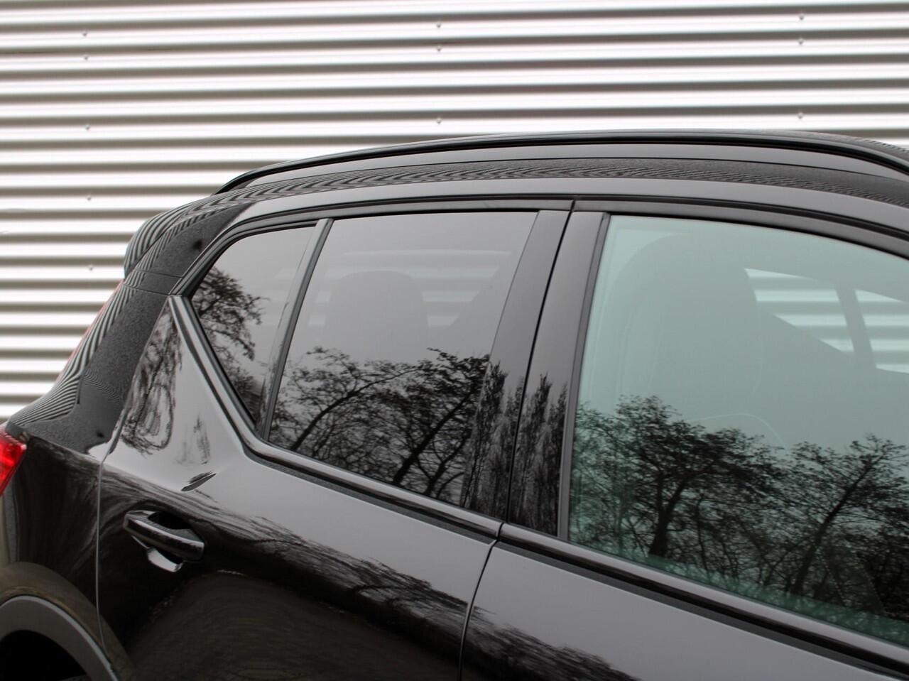 Volvo EX40 Single Motor Extended Range Ultra Automaat / Panoramadak / Privacy Glass / 360* camera / All Seasonbaden / 17% bijtelling 2025