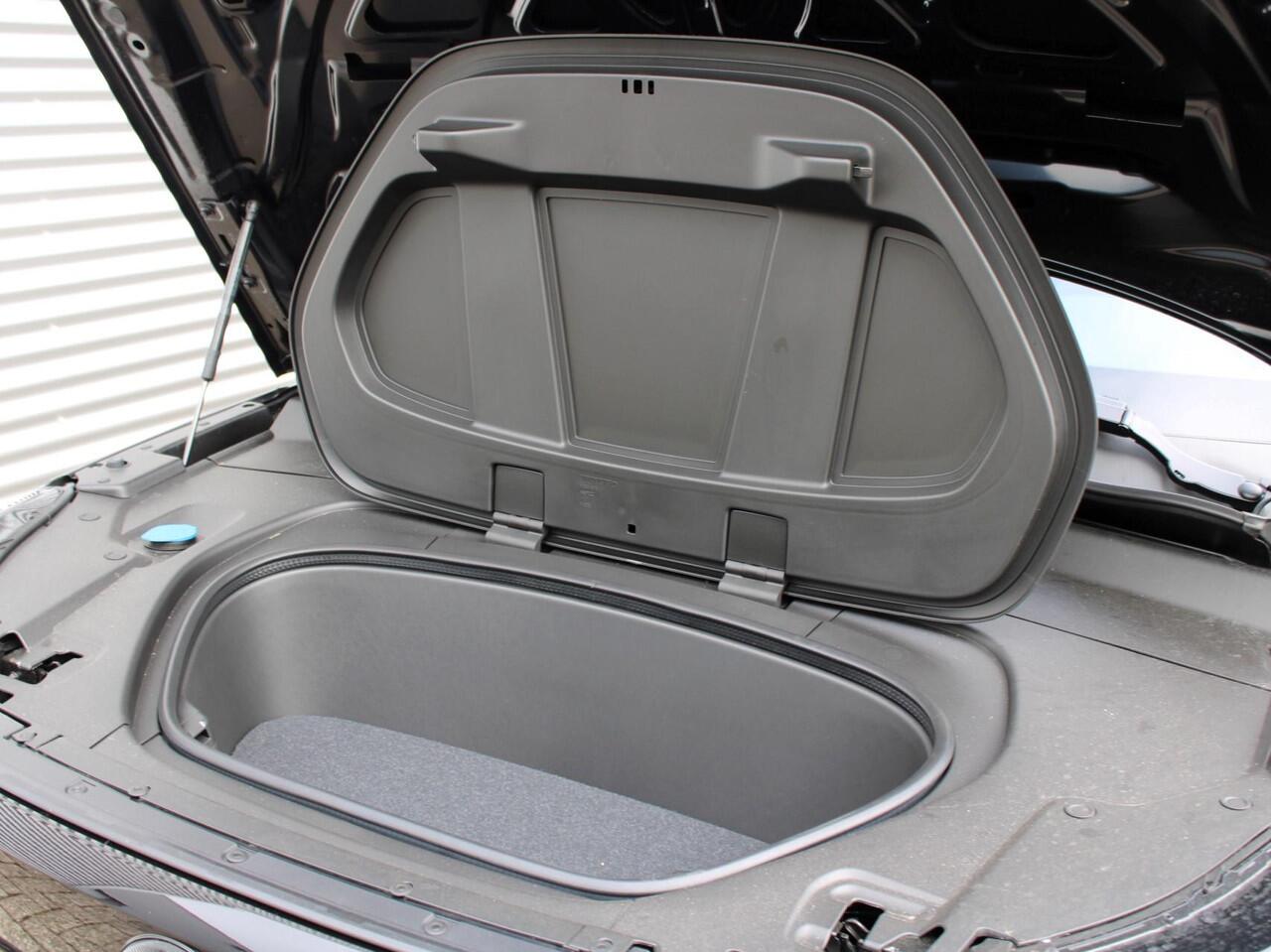 Volvo EX40 Single Motor Extended Range Ultra Automaat / Panoramadak / Privacy Glass / 360* camera / All Seasonbaden / 17% bijtelling 2025