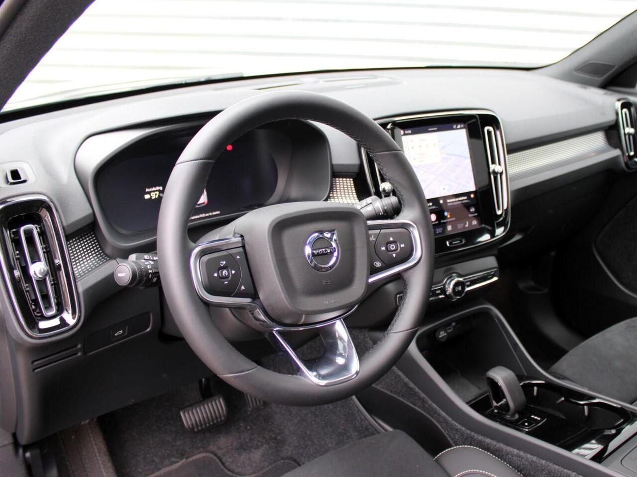 Volvo EX40 Single Motor Extended Range Ultra Automaat / Panoramadak / Privacy Glass / 360* camera / All Seasonbaden / 17% bijtelling 2025