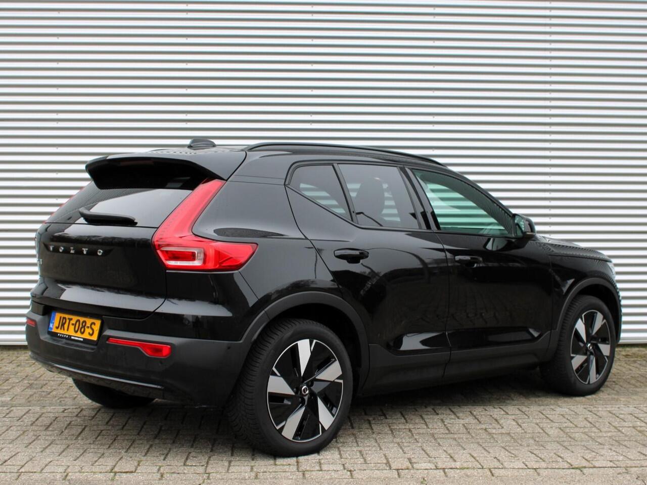 Volvo EX40 Single Motor Extended Range Ultra Automaat / Panoramadak / Privacy Glass / 360* camera / All Seasonbaden / 17% bijtelling 2025