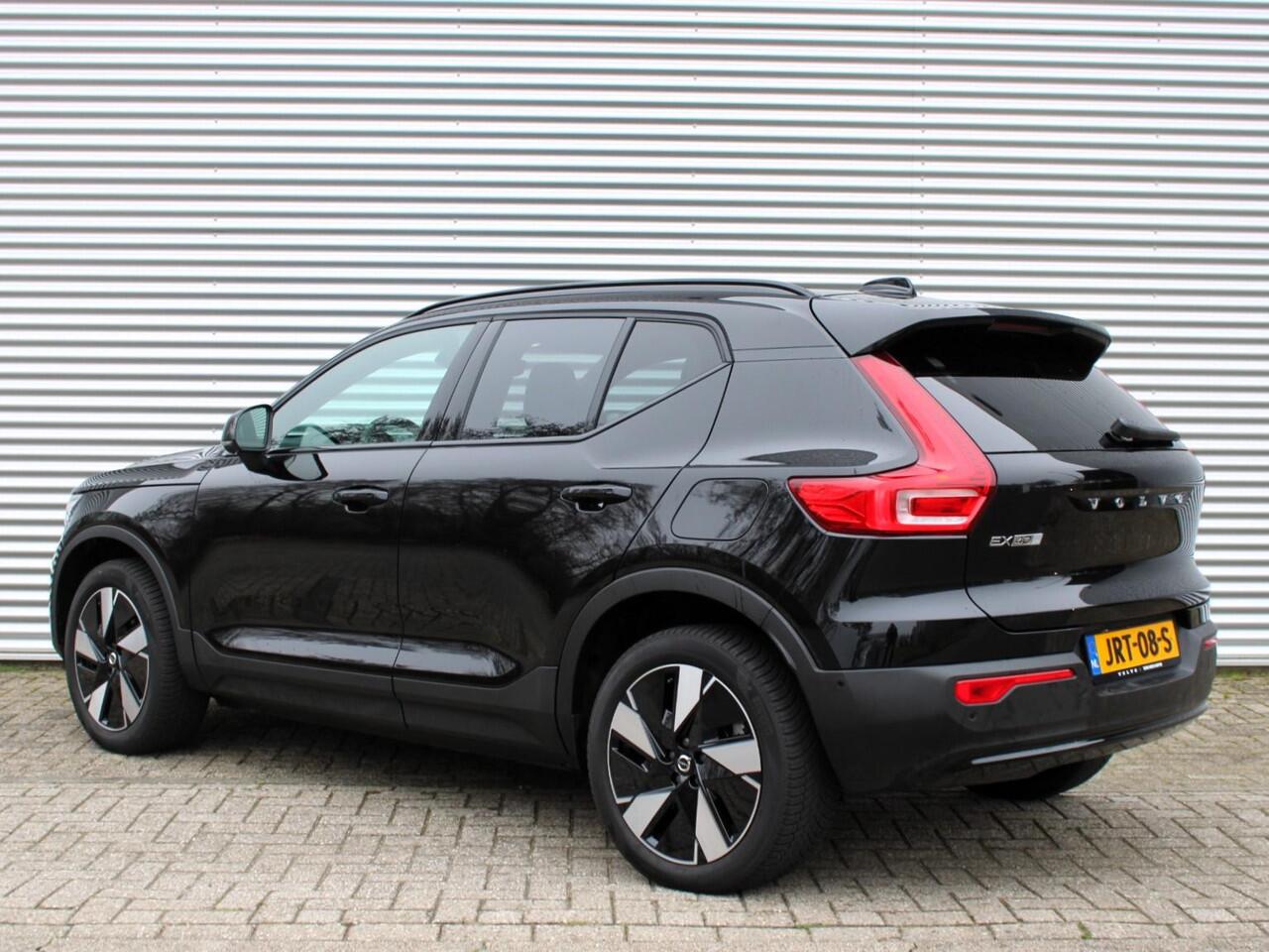 Volvo EX40 Single Motor Extended Range Ultra Automaat / Panoramadak / Privacy Glass / 360* camera / All Seasonbaden / 17% bijtelling 2025