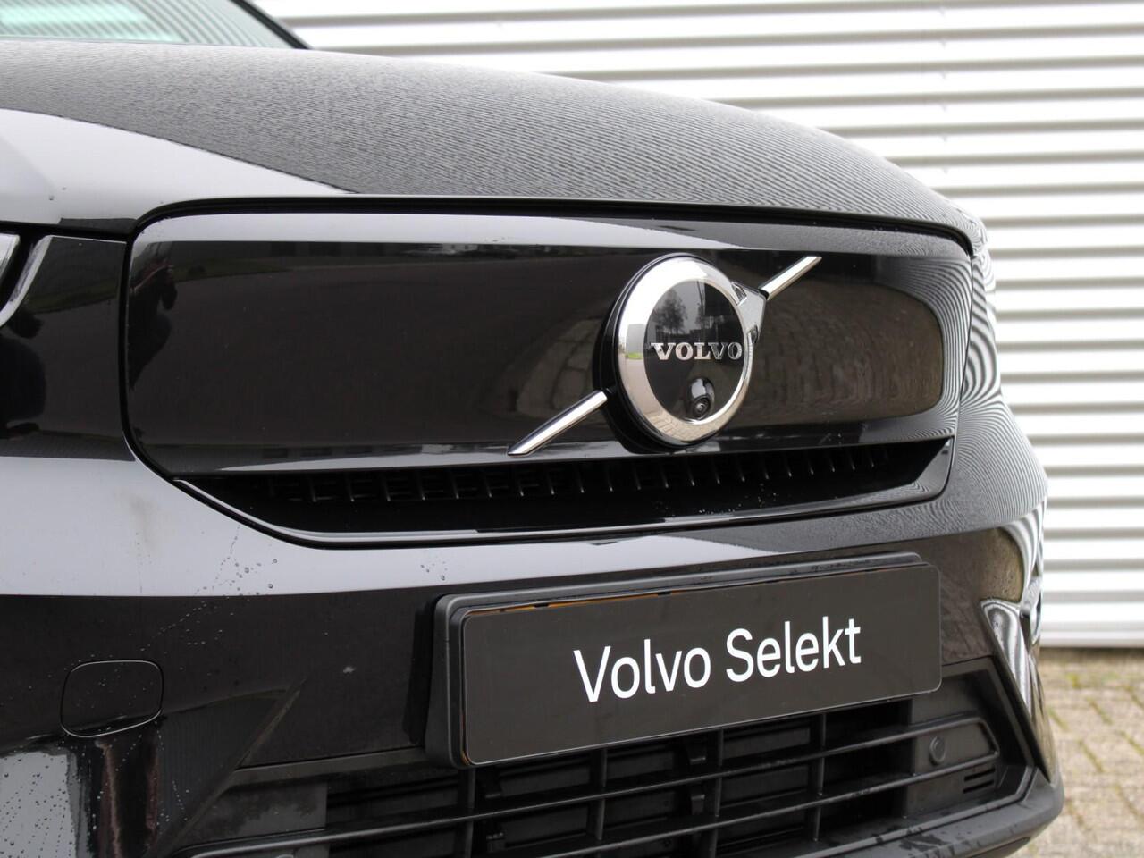 Volvo EX40 Single Motor Extended Range Ultra Automaat / Panoramadak / Privacy Glass / 360* camera / All Seasonbaden / 17% bijtelling 2025