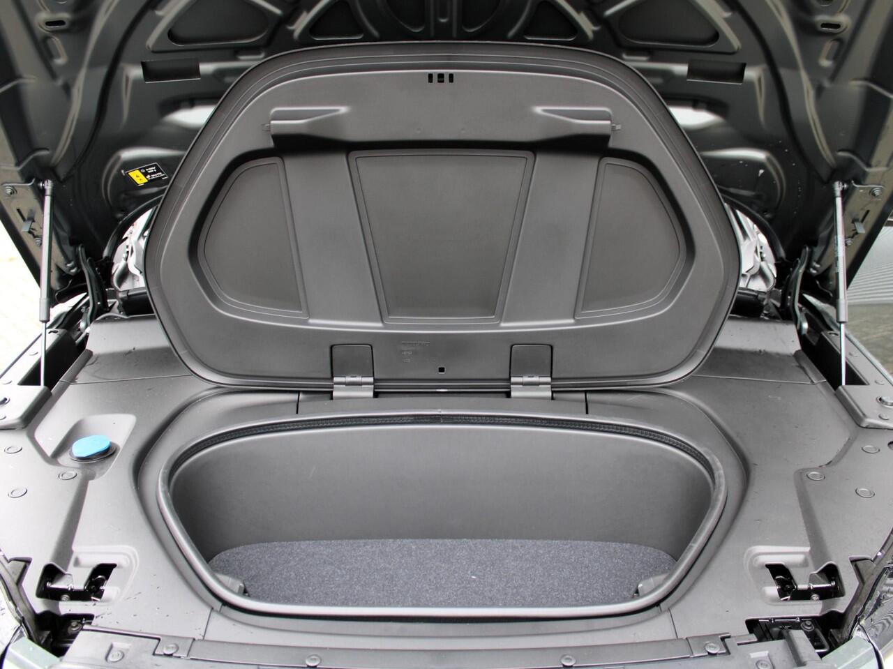 Volvo EX40 Single Motor Extended Range Plus Automaat / / Panoramadak / Microtech Nubuck bekleding / Privacy Glass / All seasonbanden / 17% bijtelling 2025