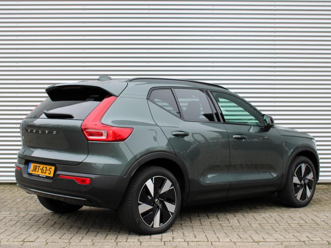 Volvo EX40 Single Motor Extended Range Plus Automaat / / Panoramadak / Microtech Nubuck bekleding / Privacy Glass / All seasonbanden / 17% bijtelling 2025