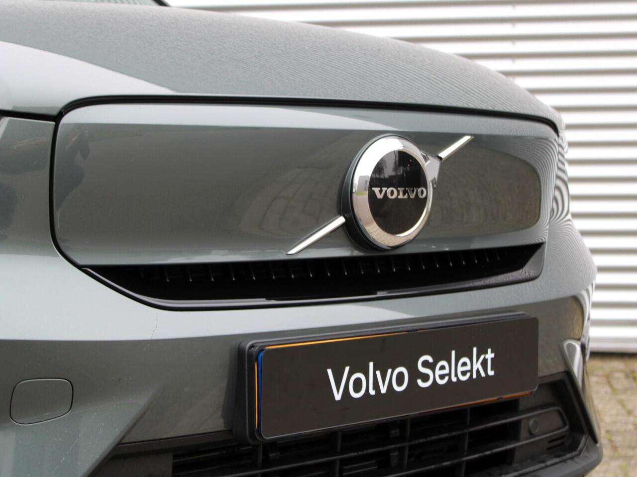 Volvo EX40 Single Motor Extended Range Plus Automaat / / Panoramadak / Microtech Nubuck bekleding / Privacy Glass / All seasonbanden / 17% bijtelling 2025