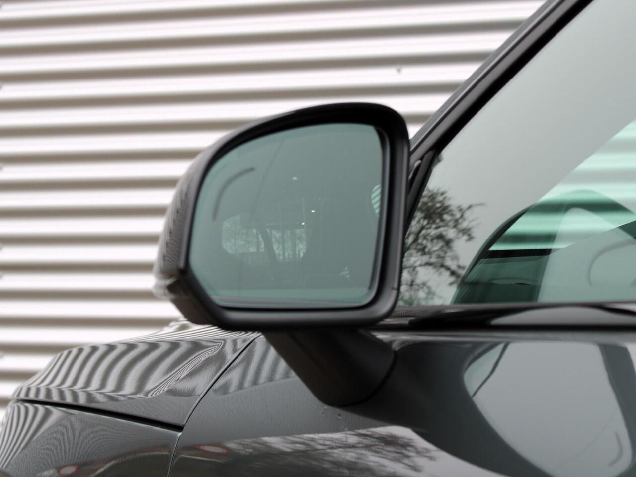 Volvo EX40 Single Motor Extended Range Plus Automaat / / Panoramadak / Microtech Nubuck bekleding / Privacy Glass / All seasonbanden / 17% bijtelling 2025