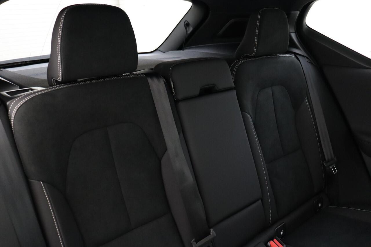 Volvo EX40 SINGLE MOTOR EXTENDED RANGE ULTRA BLACK ED. 82 kWh -PANO.DAK|HARMAN/KARDON|360°CAM|ADAP.LED|POWER-SEATS|20"