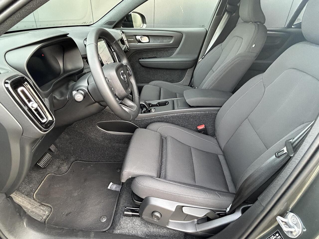 Volvo EX40 Single Motor Extended Range Business Ed. 82 kWh All Season banden / Climate Line / Versatility Pack