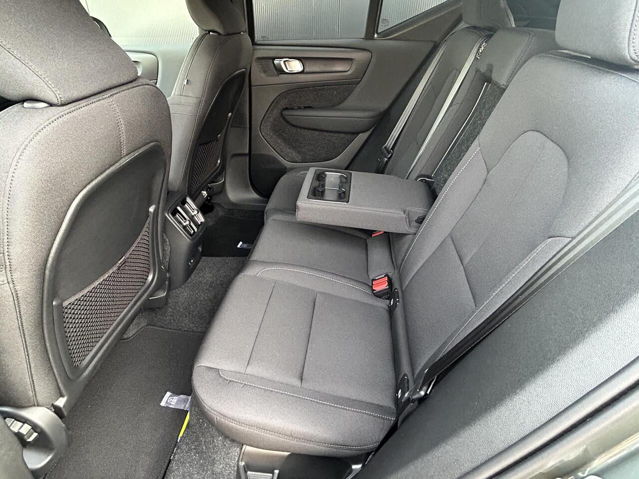 Volvo EX40 Single Motor Extended Range Business Ed. 82 kWh All Season banden / Climate Line / Versatility Pack