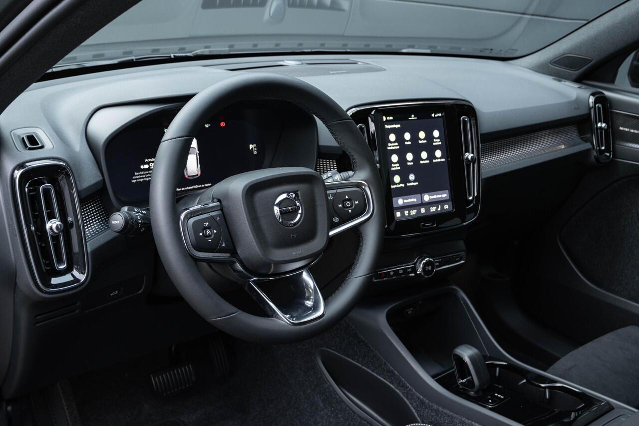 Volvo EX40 Single Motor Extended Range Business Ed. 82 kWh | Verwarmbare voorstoelen+stuurwiel | 360 graden camera | Warmtepomp | Harman Kardon Premium Audio | Donker glas achter | 19 inch Lichtmetalen velgen