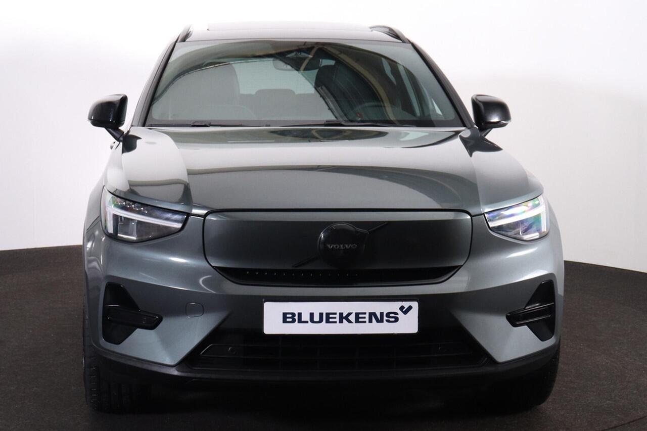 Volvo EX40 Single Motor Plus 70 kWh - Panorama/schuifdak - IntelliSafe Assist & Surround - Harman/Kardon audio - Parkeercamera achter - Verwarmde voorstoelen & stuur - Parkeersensoren voor & achter - Draadloze tel. lader - Warmtepomp - 19' LMV