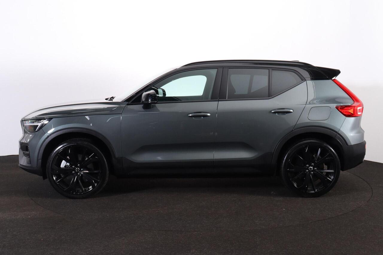 Volvo EX40 Single Motor Plus 70 kWh - Panorama/schuifdak - IntelliSafe Assist & Surround - Harman/Kardon audio - Parkeercamera achter - Verwarmde voorstoelen & stuur - Parkeersensoren voor & achter - Draadloze tel. lader - Warmtepomp - 19' LMV