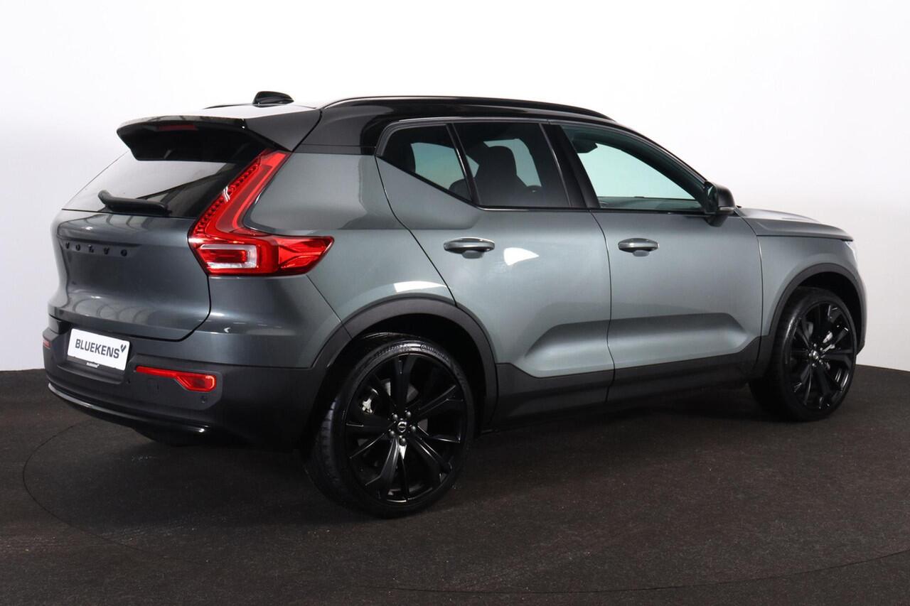 Volvo EX40 Single Motor Plus 70 kWh - Panorama/schuifdak - IntelliSafe Assist & Surround - Harman/Kardon audio - Parkeercamera achter - Verwarmde voorstoelen & stuur - Parkeersensoren voor & achter - Draadloze tel. lader - Warmtepomp - 19' LMV