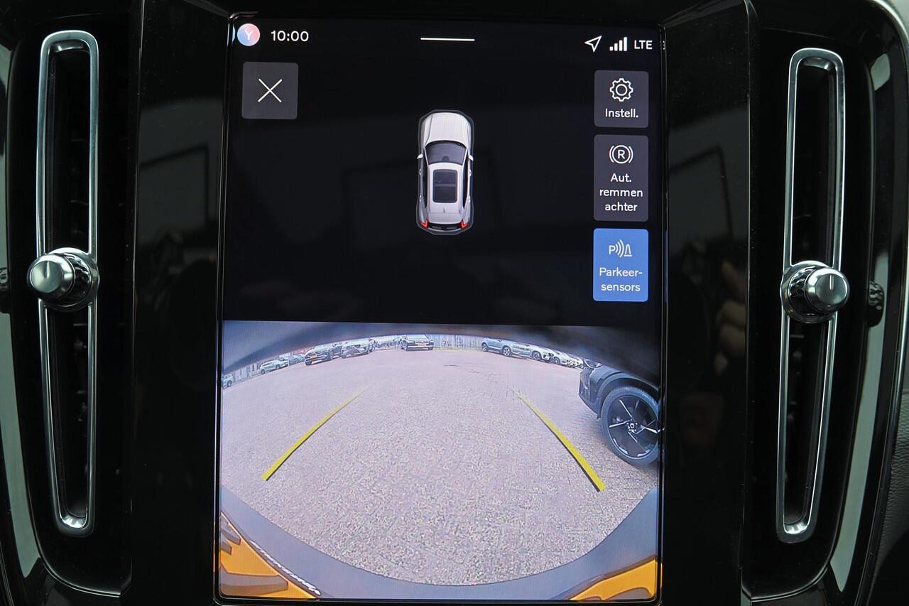 Volvo EX40 Single Motor Plus 70 kWh - Panorama/schuifdak - IntelliSafe Assist & Surround - Harman/Kardon audio - Parkeercamera achter - Verwarmde voorstoelen & stuur - Parkeersensoren voor & achter - Draadloze tel. lader - Warmtepomp - 19' LMV