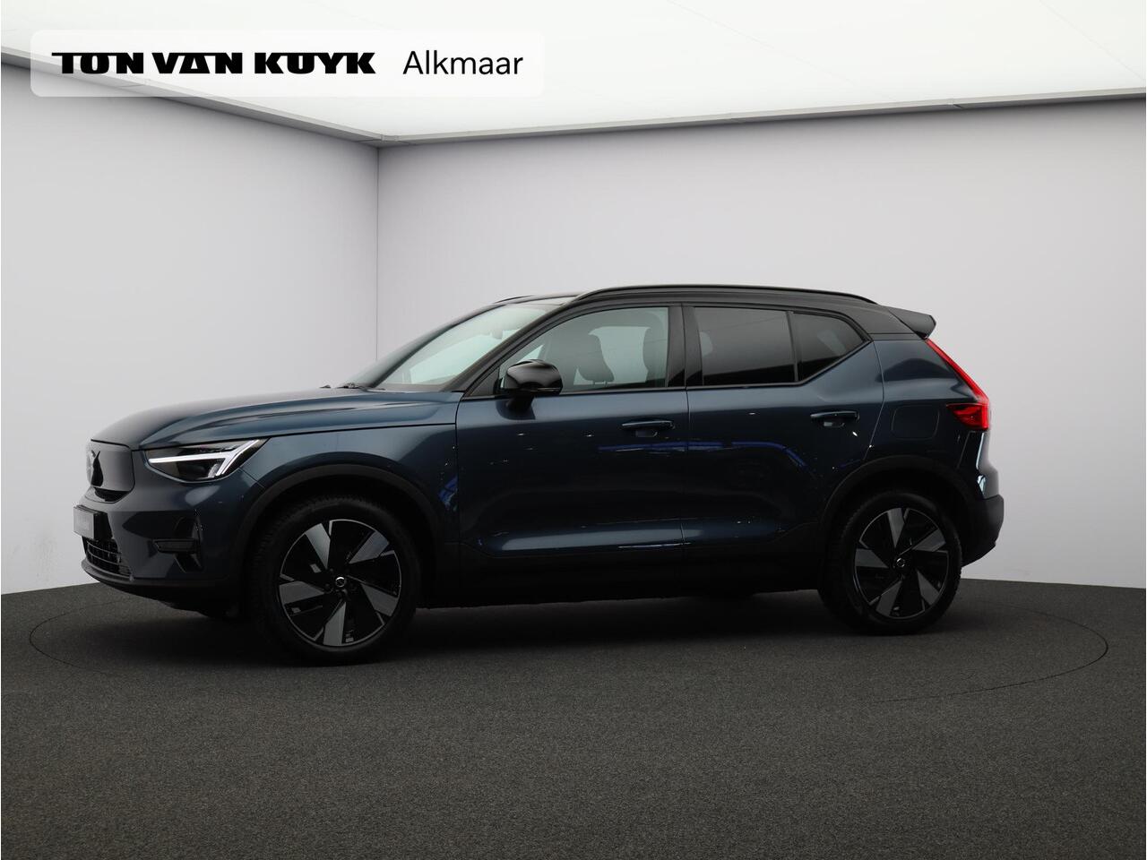 Volvo EX40 Single Motor Extended Range Plus 82 kWh / Harman Kardon / Stoel+Stuurverwarming / Adaptive Cruise / BLIS / Keyless / Getint Glas / All-Seasonbanden /