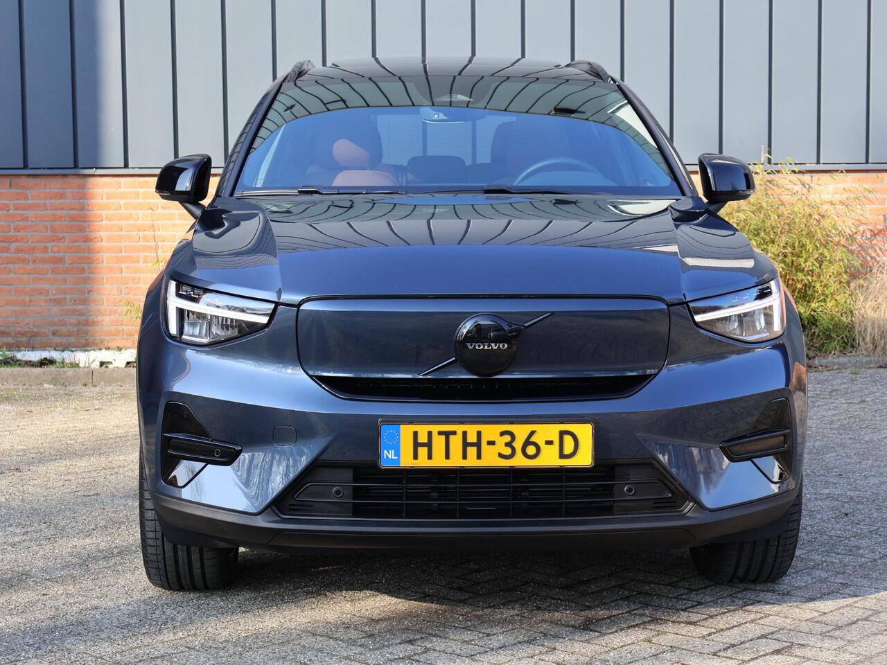 Volvo EX40 Single Motor Extended Range Plus Black Ed. 82 kWh |Lederen Bekleding| Running Board|