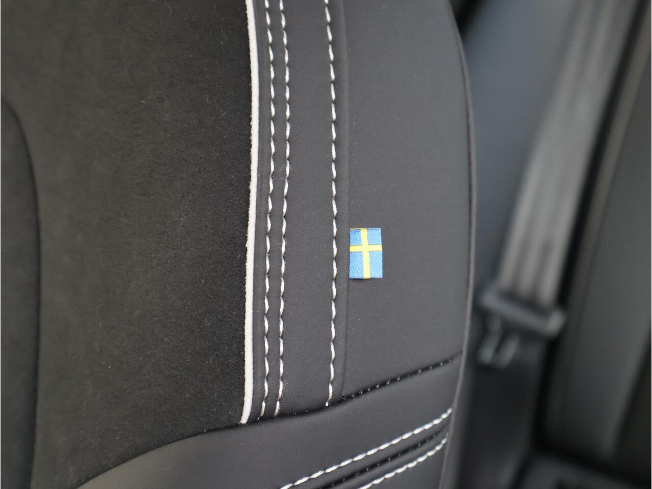 Volvo EX40 Single Motor Extended Range Plus 82 kWh | Memory stoelen elektr. bedienbaar | Pilot assist