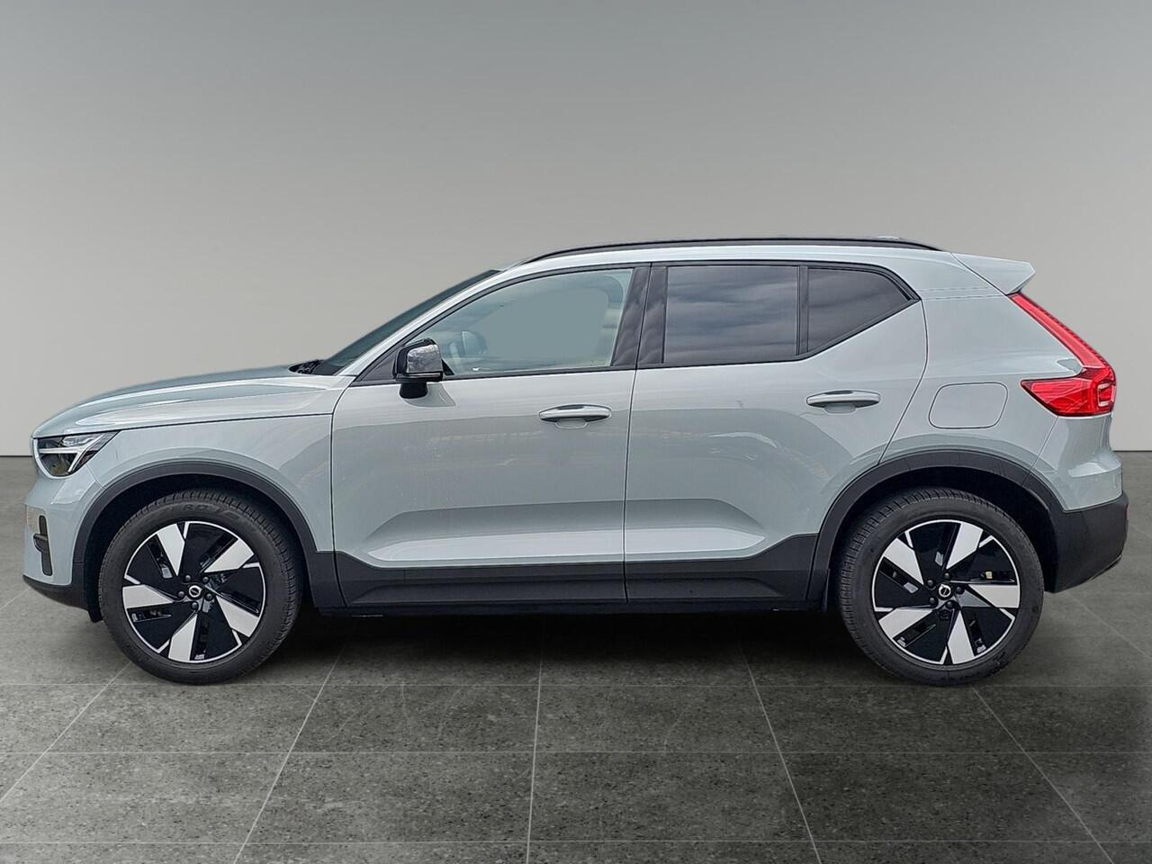 Volvo EX40 Single Motor Extended Range Business Ed. 82 kWh | PRIVATE LEASE VANAF: ¤929 p.m. | Harman Kardon | Stuur- en stoelverwarming | 19 inch | Elek. achterklep