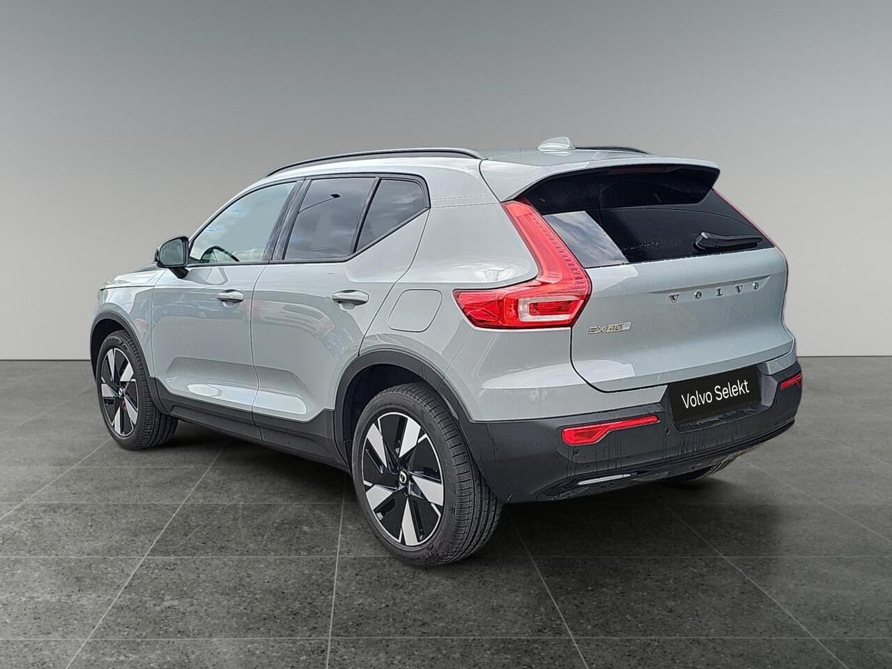 Volvo EX40 Single Motor Extended Range Business Ed. 82 kWh | PRIVATE LEASE VANAF: ¤929 p.m. | Harman Kardon | Stuur- en stoelverwarming | 19 inch | Elek. achterklep