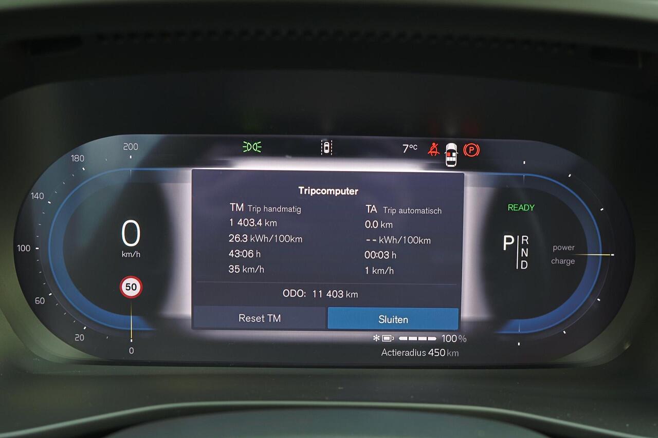 Volvo EX40 Performance Ultra 82 kWh - Panorama/schuifdak - IntelliSafe Assist & Surround - 360º Camera - Harman/Kardon audio - Verwarmde voorstoelen, stuur & achterbank - Parkeersensoren voor & achter - Elektr. bedienb. voorstoelen met geheugen links - Draadloze tel