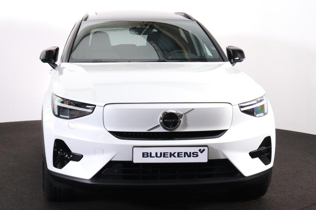 Volvo EX40 Performance Ultra 82 kWh - Panorama/schuifdak - IntelliSafe Assist & Surround - 360º Camera - Harman/Kardon audio - Verwarmde voorstoelen, stuur & achterbank - Parkeersensoren voor & achter - Elektr. bedienb. voorstoelen met geheugen links - Draadloze tel