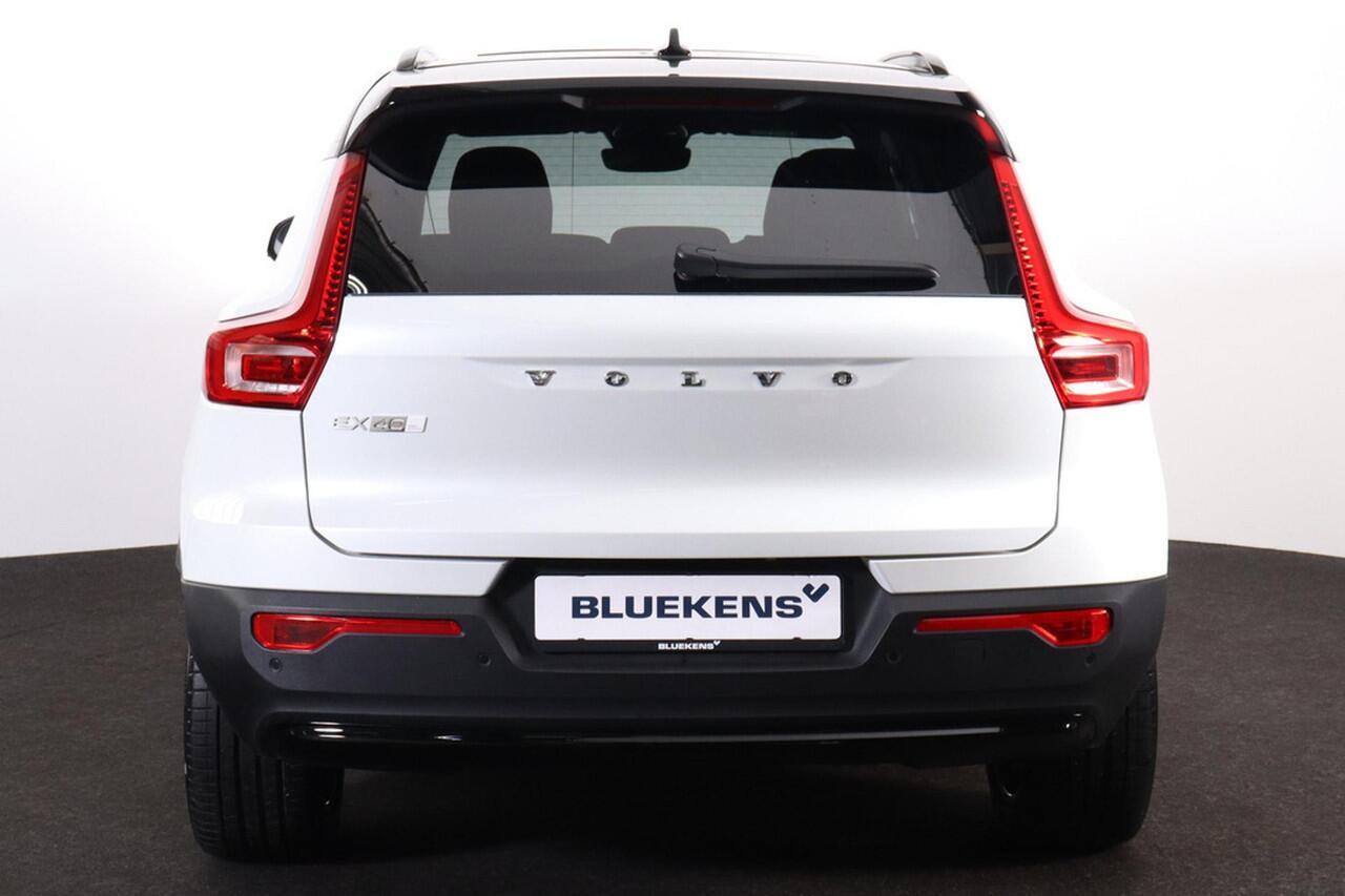 Volvo EX40 Performance Ultra 82 kWh - Panorama/schuifdak - IntelliSafe Assist & Surround - 360º Camera - Harman/Kardon audio - Verwarmde voorstoelen, stuur & achterbank - Parkeersensoren voor & achter - Elektr. bedienb. voorstoelen met geheugen links - Draadloze tel