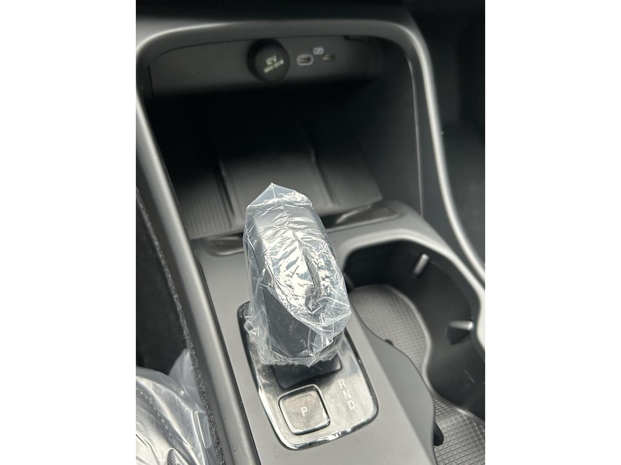 Volvo EX40 Single Motor Extended Range Plus Black Ed. 82 kWh / Harman Kardon / Stoel+Stuurverwarming / Adaptive Cruise / BLIS / Keyless /